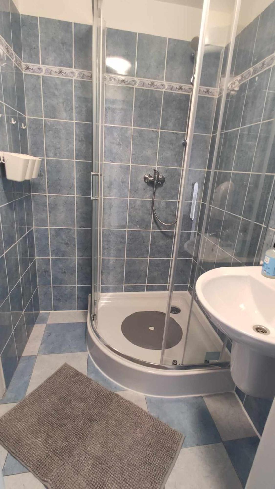 Parkcentrum Lowcost Hotel Near Center Of اوسترافا المظهر الخارجي الصورة